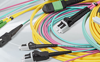 Header Cavi patch a fibra ottica e cavi per il collegamento di apparecchi